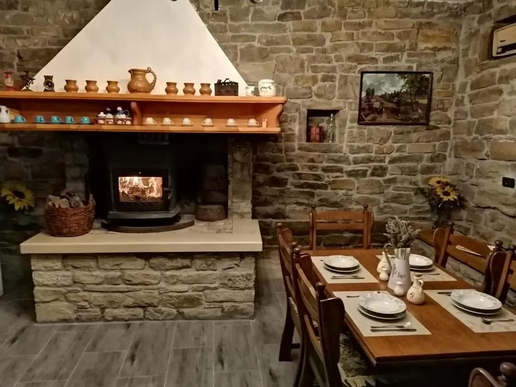istra,buzet(okolica)-simpatična kamena kuća s predivnim pogledom - slika 7