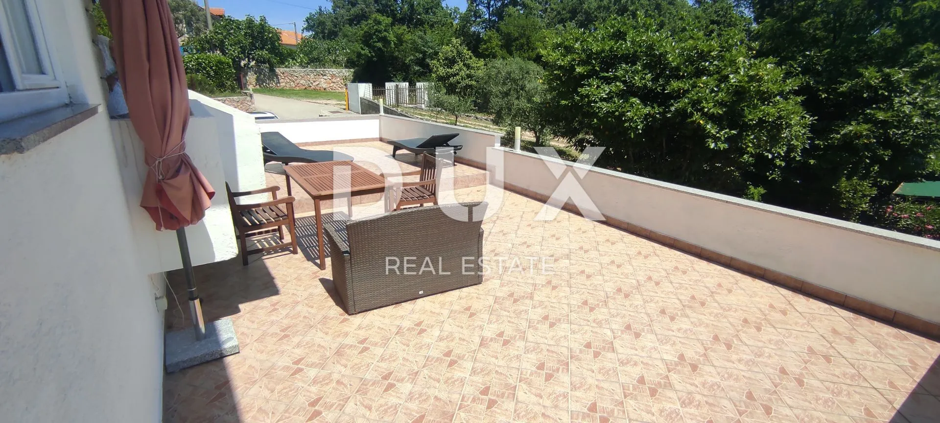 otok krk, risika - predivna kuća sa 4 apartmana - slika 9