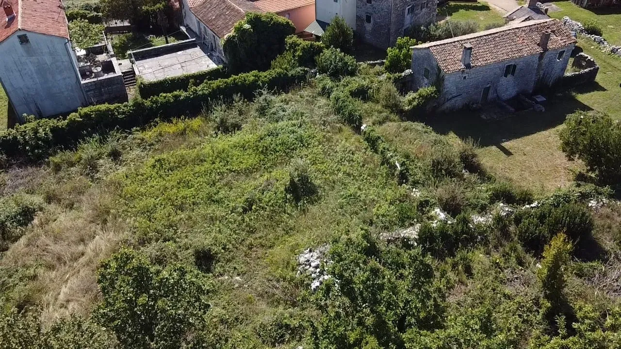 istra,višnjan - kamena starina s prostranom okućnicom - slika 4