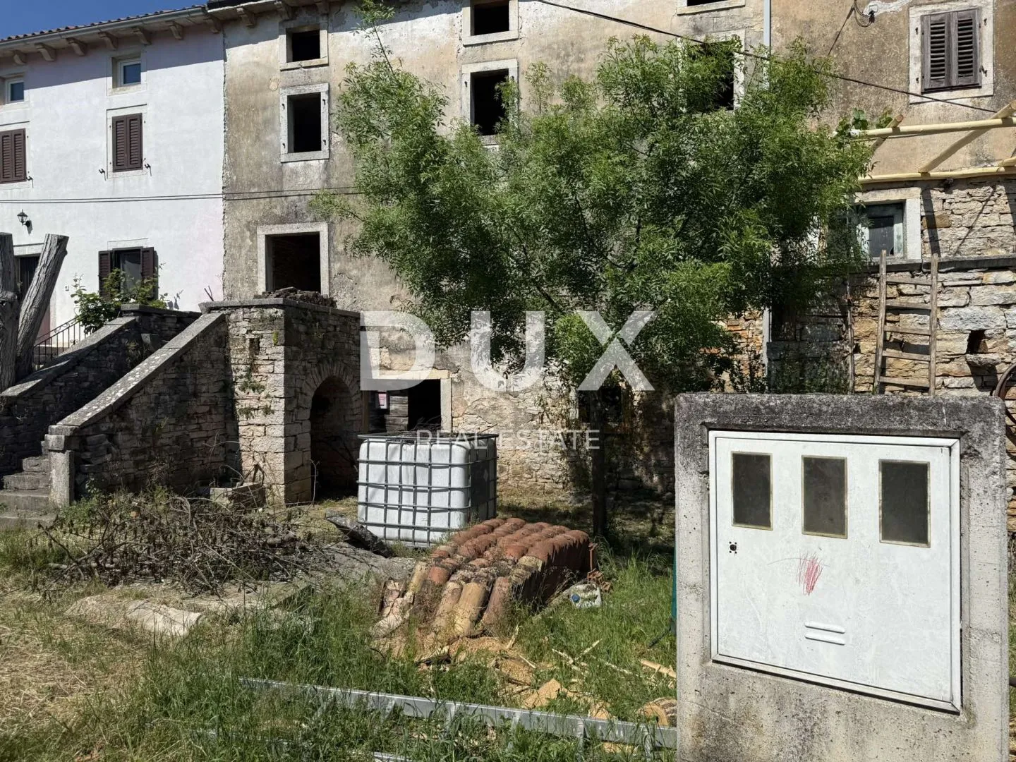 istra,grožnjan - autentična istarska kuća s dodatnim građevinskim zemljištem - slika 3