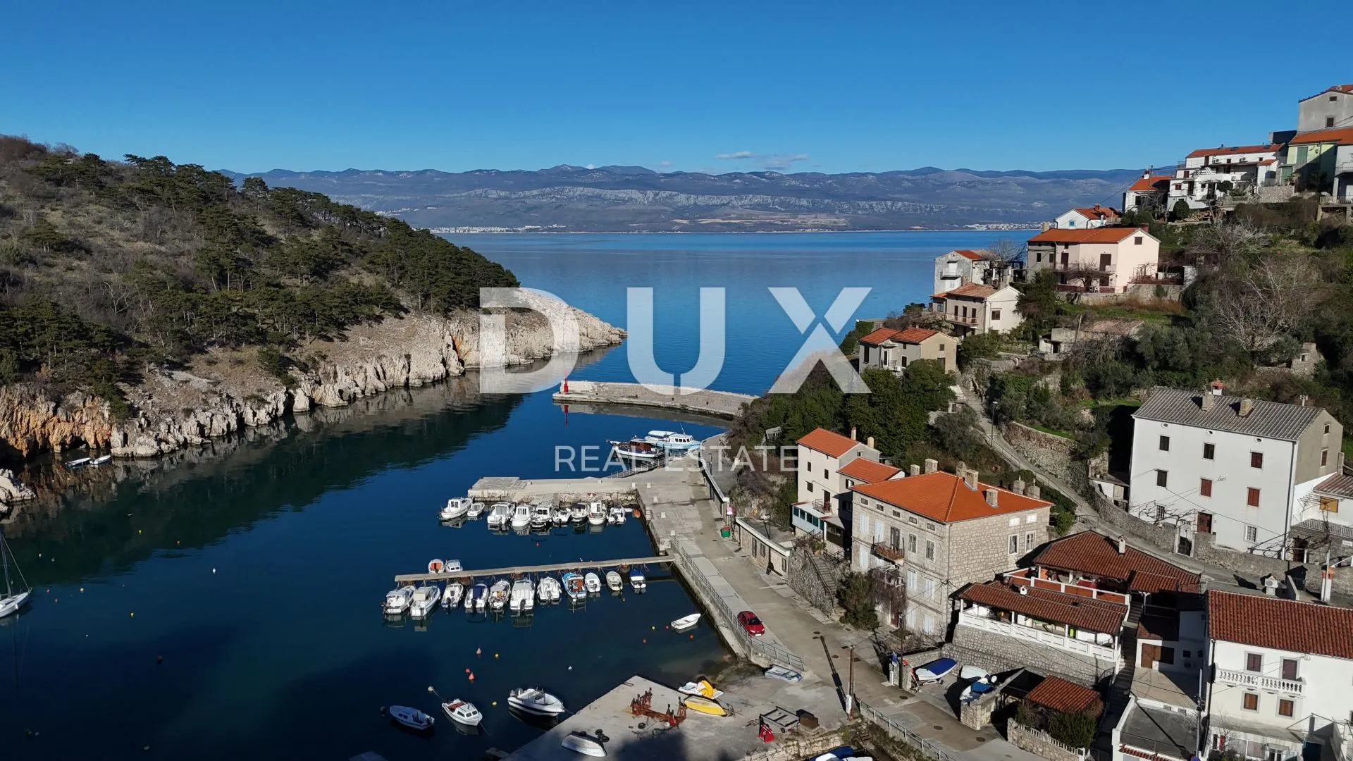 otok krk - kuća s dvorištem i pogledom na more, u jezgri romantičnog vrbnika - slika 4