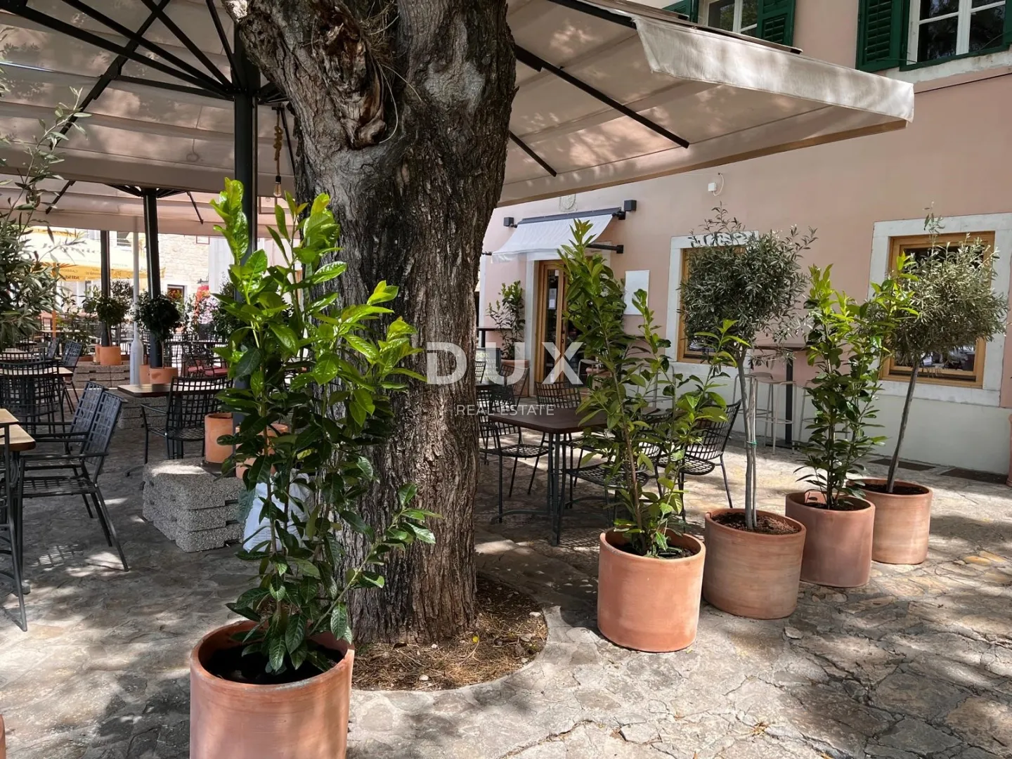 šibenik, centar, vrhunski uhodani restaurant, prvi red do mora. - slika 17