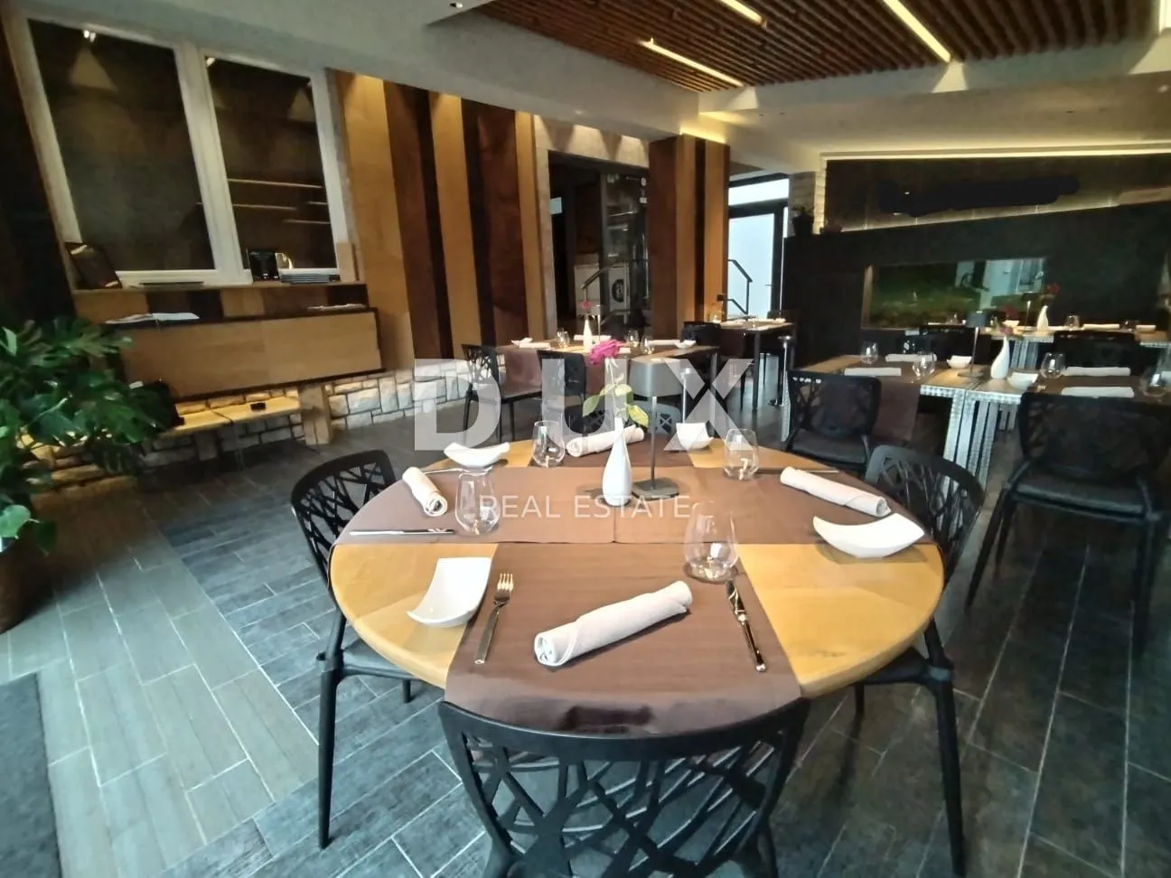 istra,pula - kuća sa restoranom 100m od plaže! top lokacija! - slika 32
