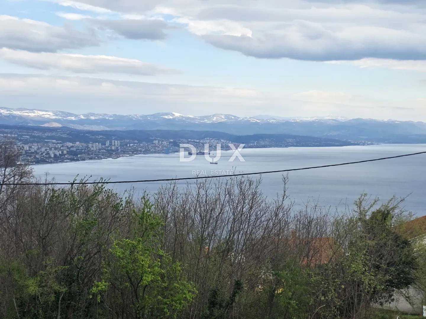 OPATIJA, VEPRINAC - Građevinsko zemljište 730m2 s pogledom na more za obiteljsku kuću/vilu za iznajmljivanje s bazenom/apartmane - Veprinac, Opatija