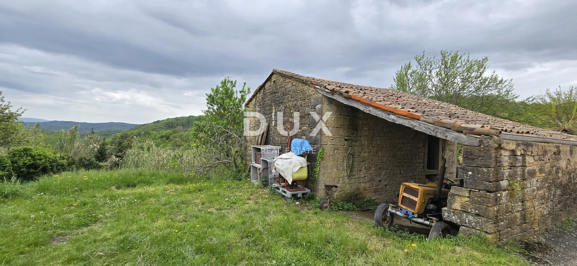 istra, motovun - kamena kuća s pogledom za adaptaciju - slika 13