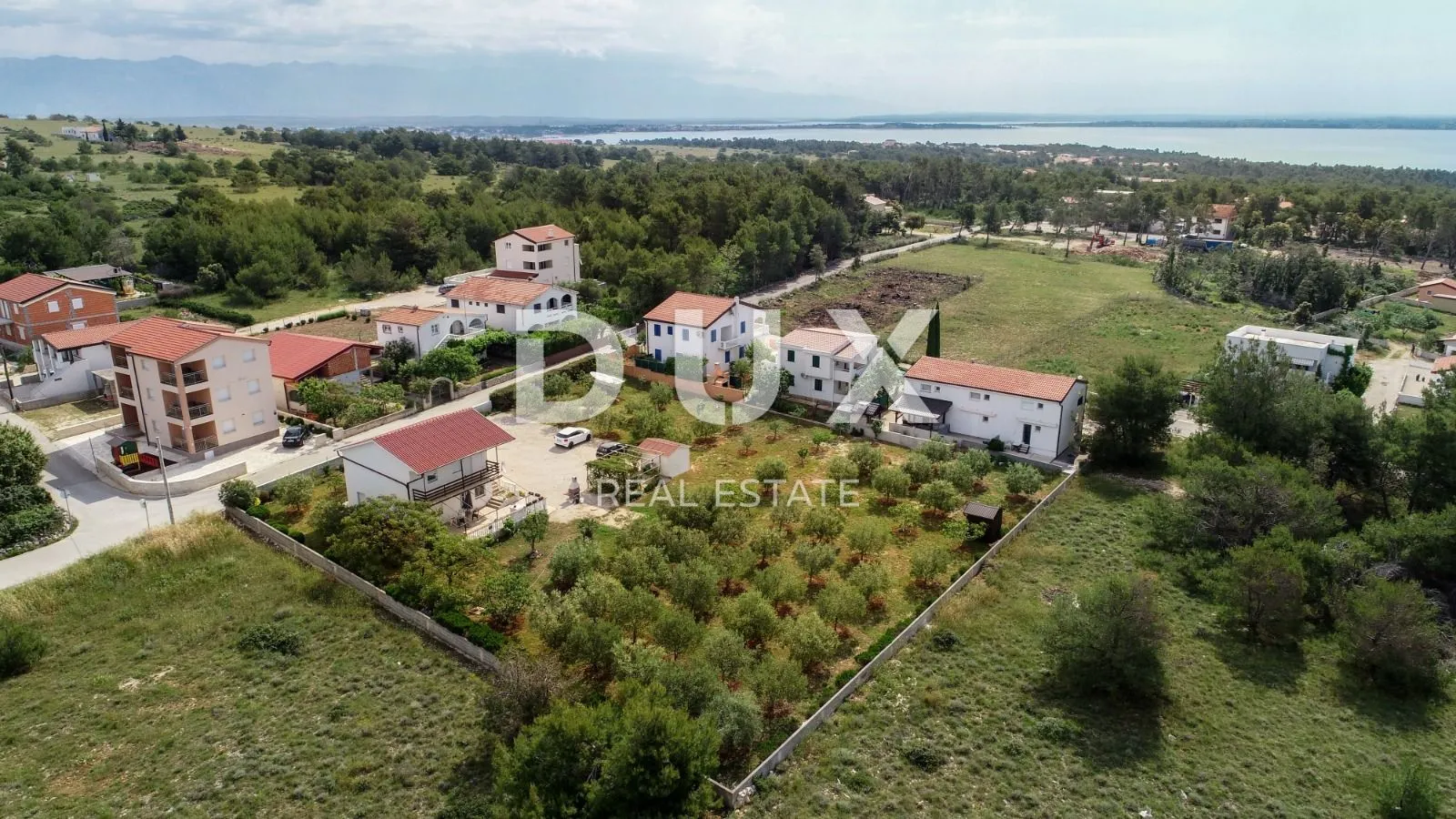 otok vir - apartmanska kuća na prostranoj parceli - slika 18