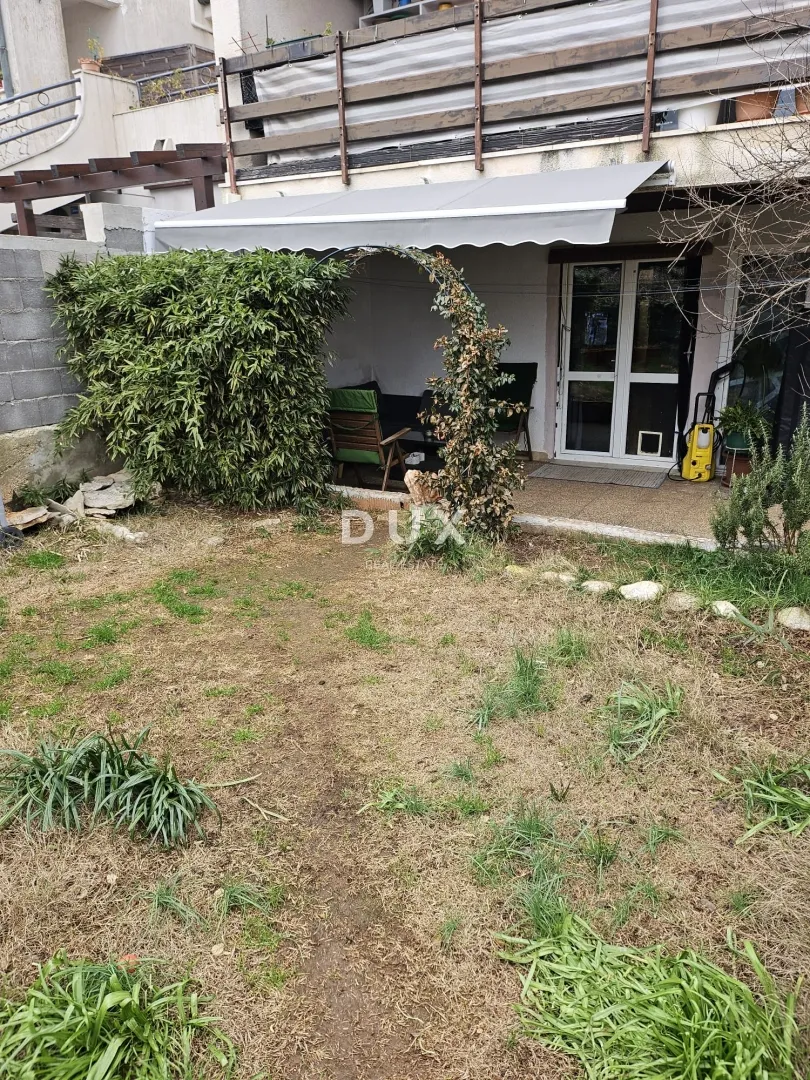 istra,pula - prizemna etaža kuće s dva stana, 2 terase i vrtom - slika 42