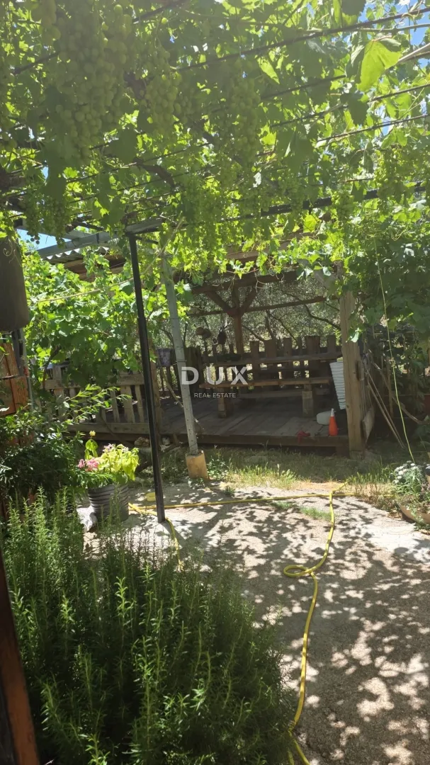 dalmacija, karin donji – prostrana kuća s dva apartmana i konobom - slika 22