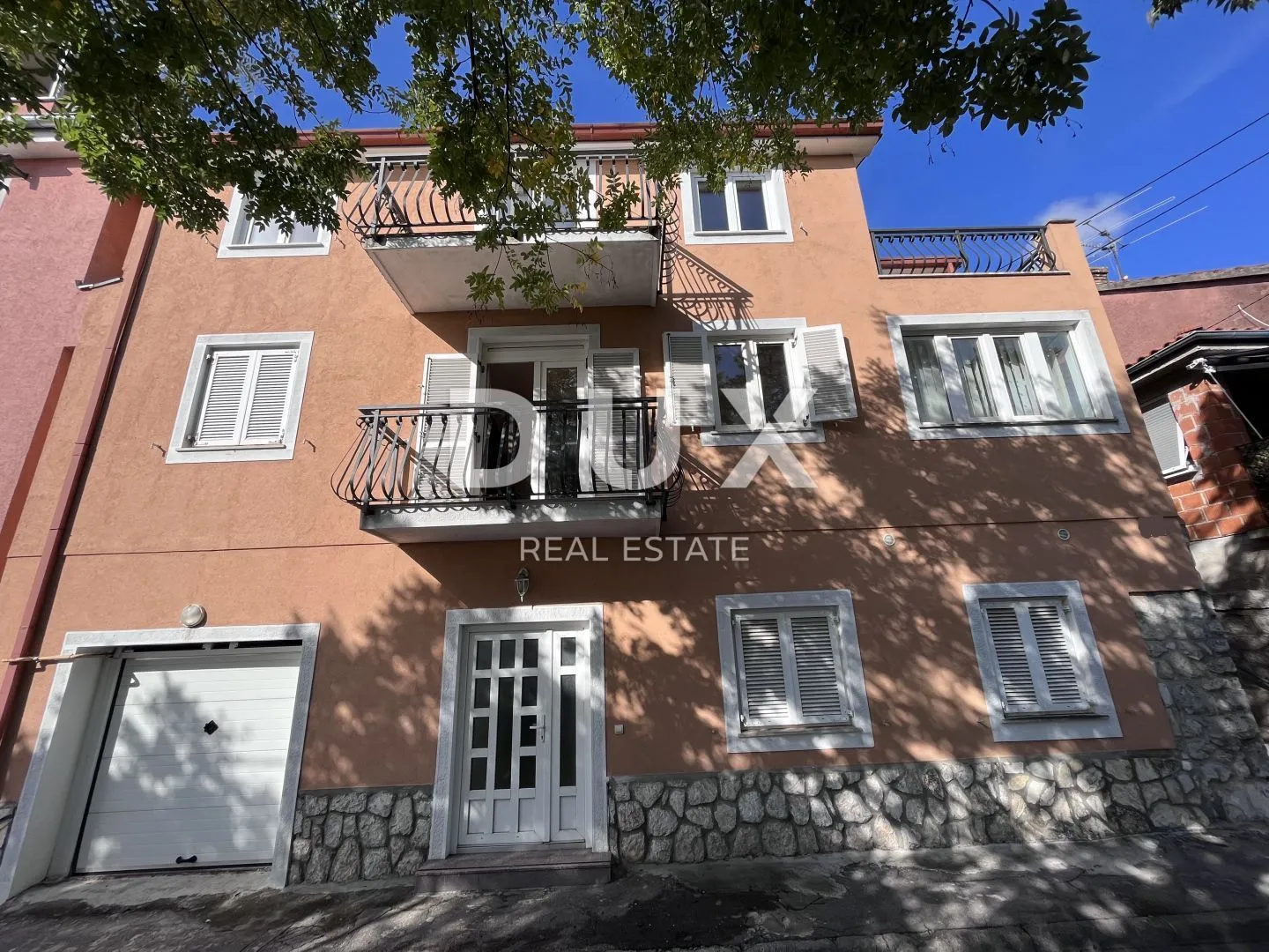 rijeka, škurinje - kuća s tri stambene jedinice i garažom - slika 32