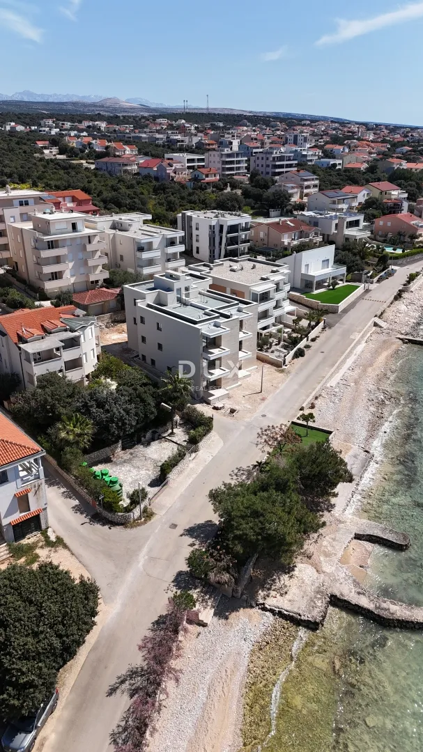 pag, mandre - novogradnja s pogledom na more, 10 m od obale, terasa, parking - slika 9