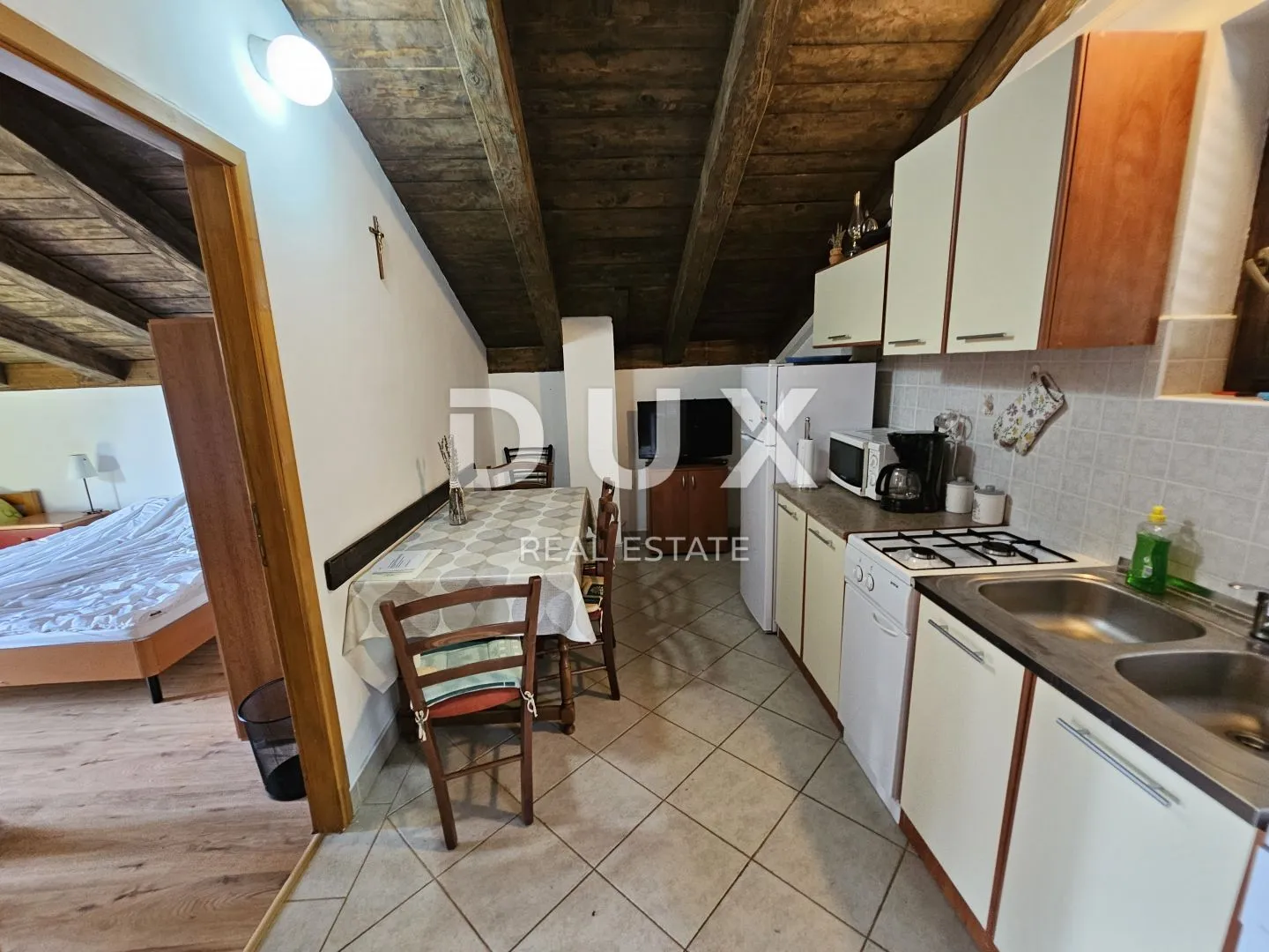 otok krk, vrbnik (okolica) - samostojeća kuća na osami sa dva apartmana - slika 8