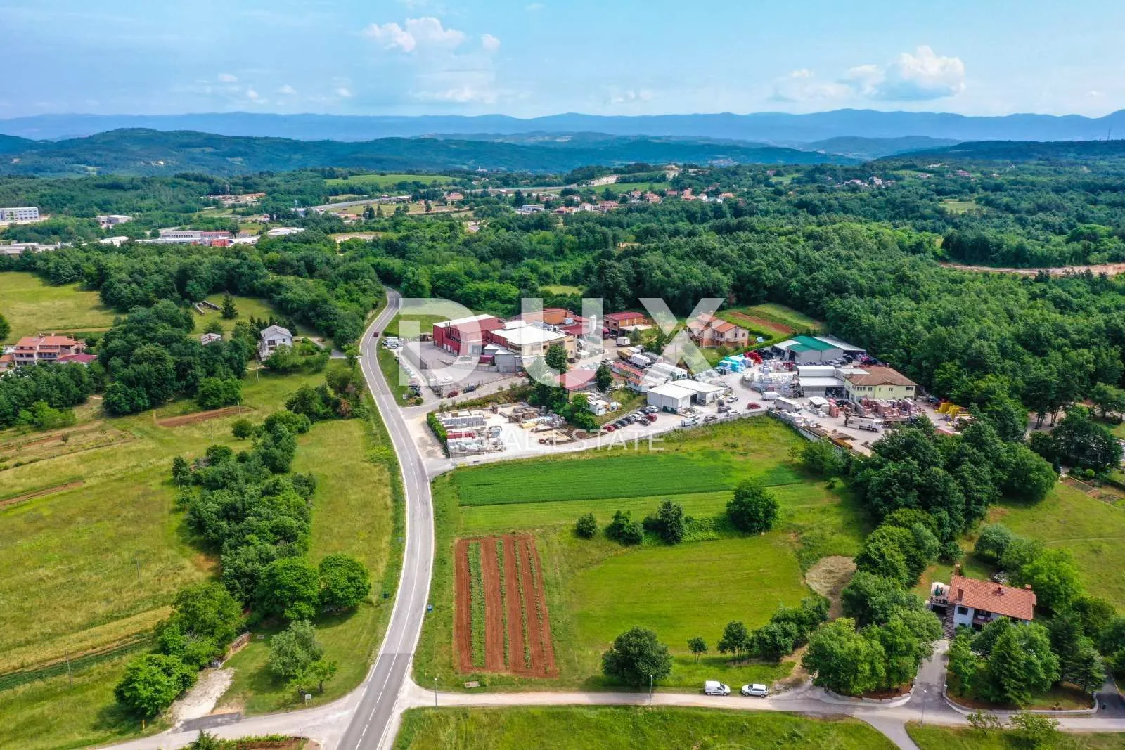istra, pazin - prostrano zemljište u industrijskoj zoni - slika 2