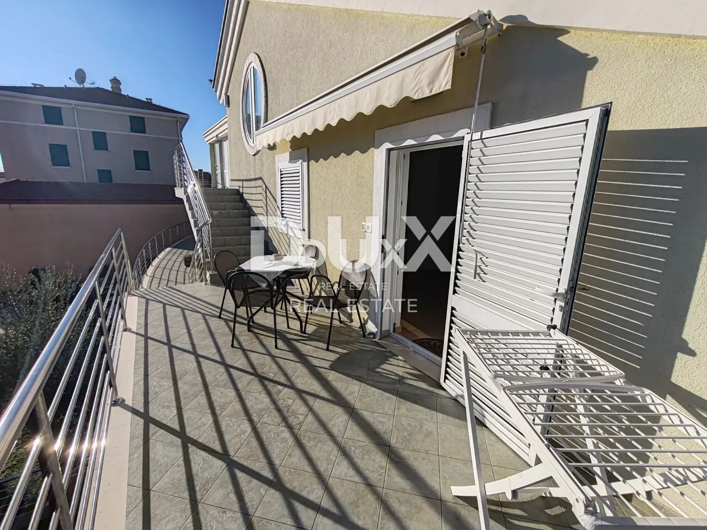zadar, brodarica - vila sa 6 stanova i poslovnim prostorom - slika 16