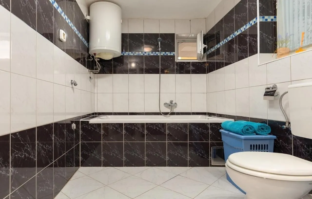istra, medulin velika apartmanska kuća! - slika 47