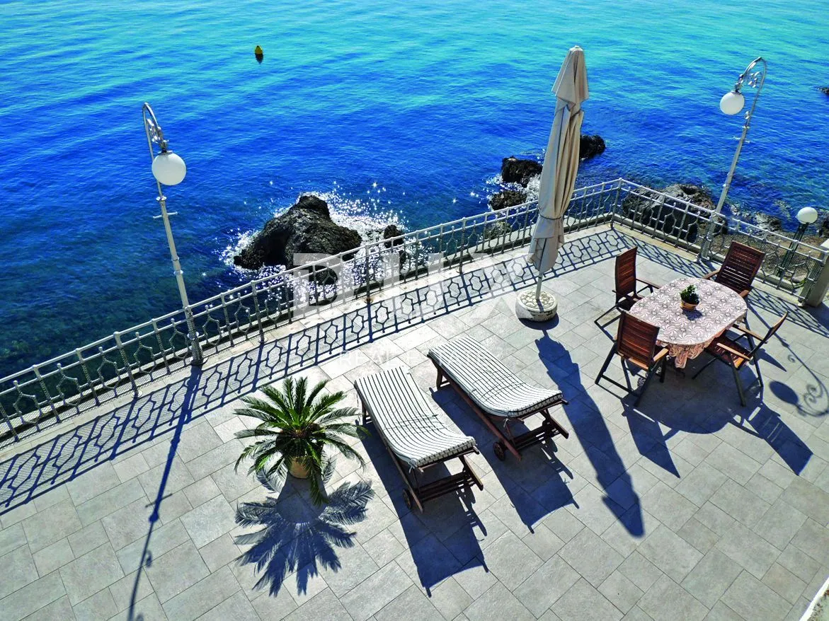 opatija, ičići - dugoročan najam luksuznog stana s vlastitom plažom - slika 2