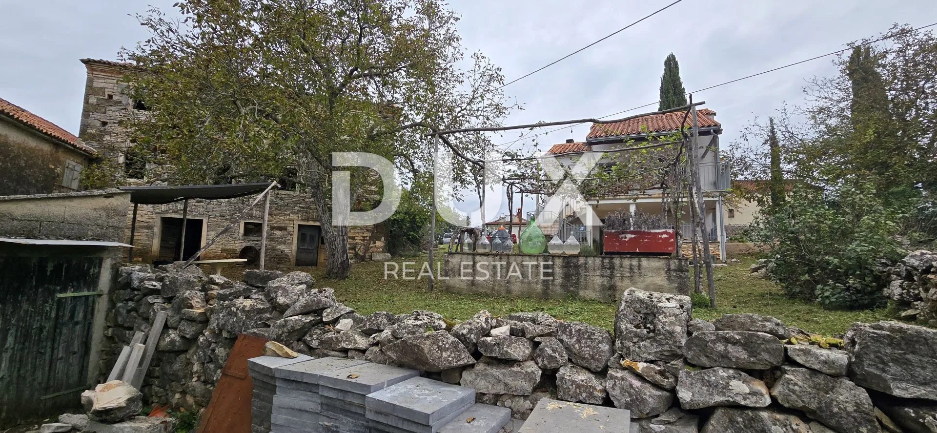 istra, oprtalj - imanje od dvije kuće s pripadajućom okućnicom na ugodnoj lokaciji, prilika! - slika 47