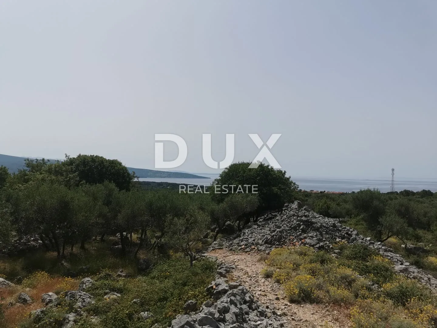 otok krk, grad krk - maslinik sa gospodarskim objektom - slika 3