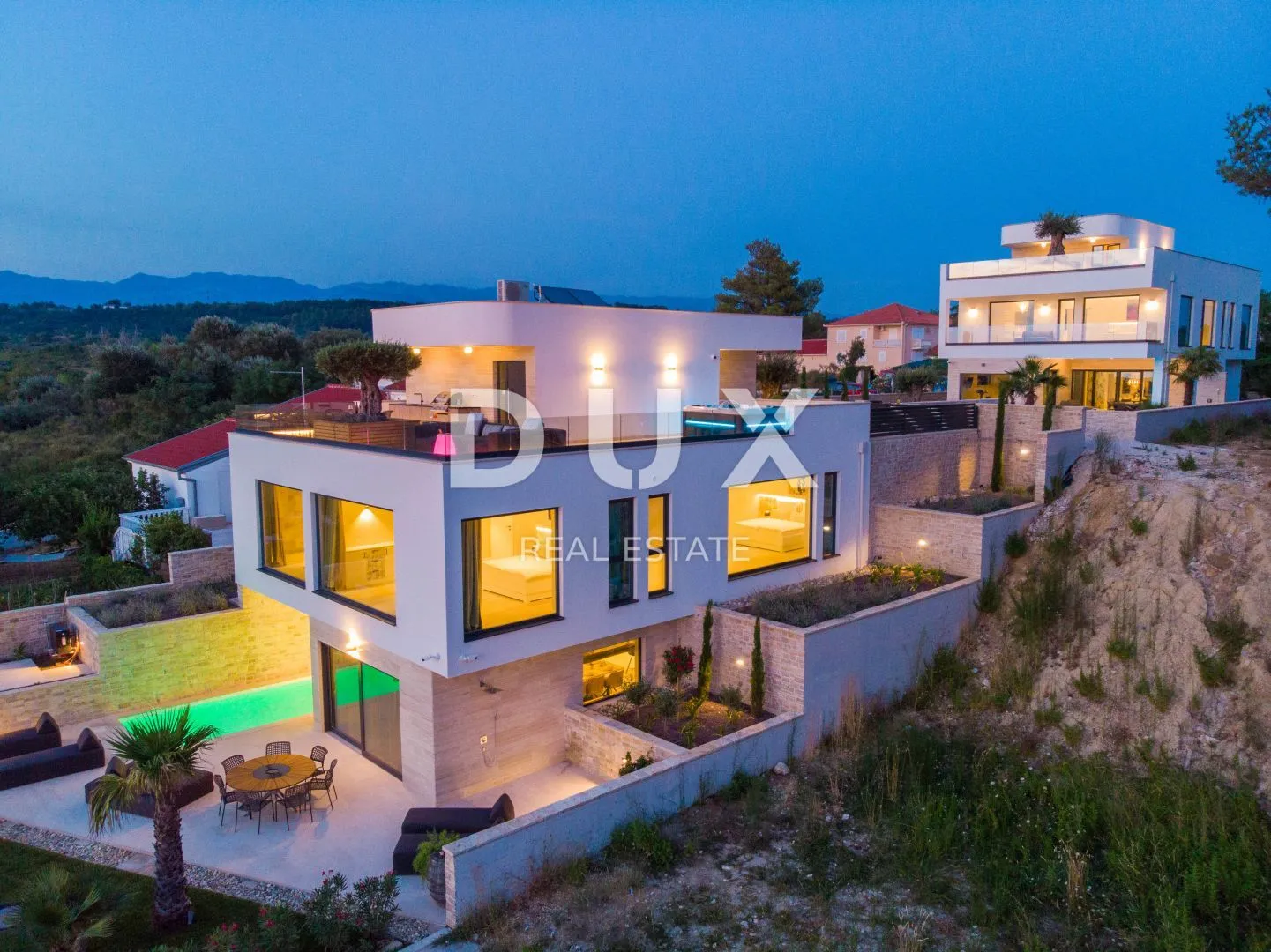 zadar, ljubač - luksuzna vila 2. red do mora - slika 4