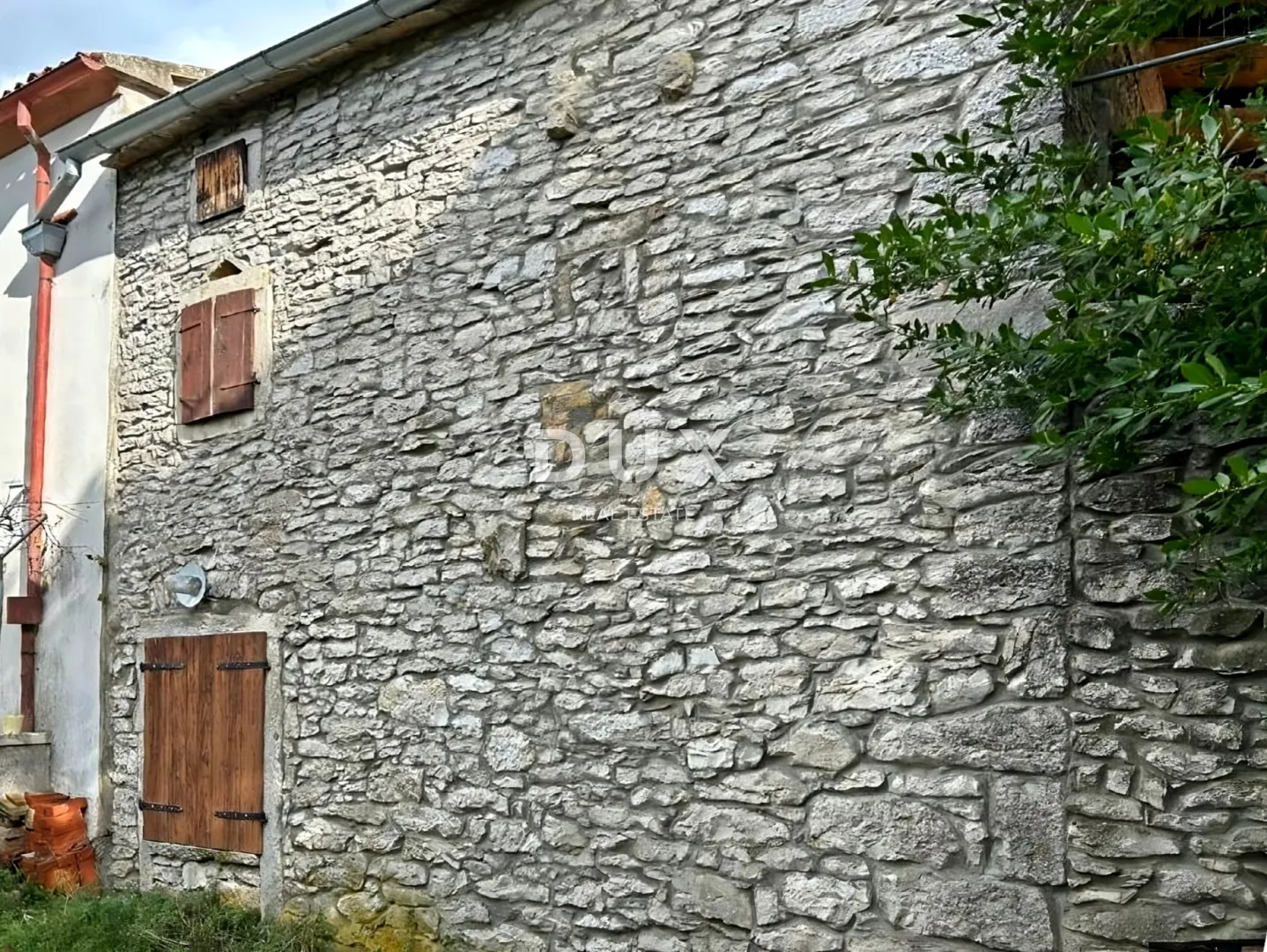 istra, labin - dvije kuće na rubu naselja - slika 6
