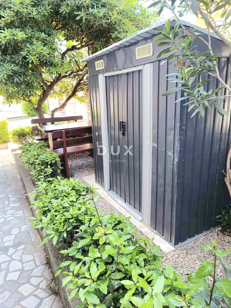 crikvenica, selce - apartman s pogledom na more i vrtom - slika 12