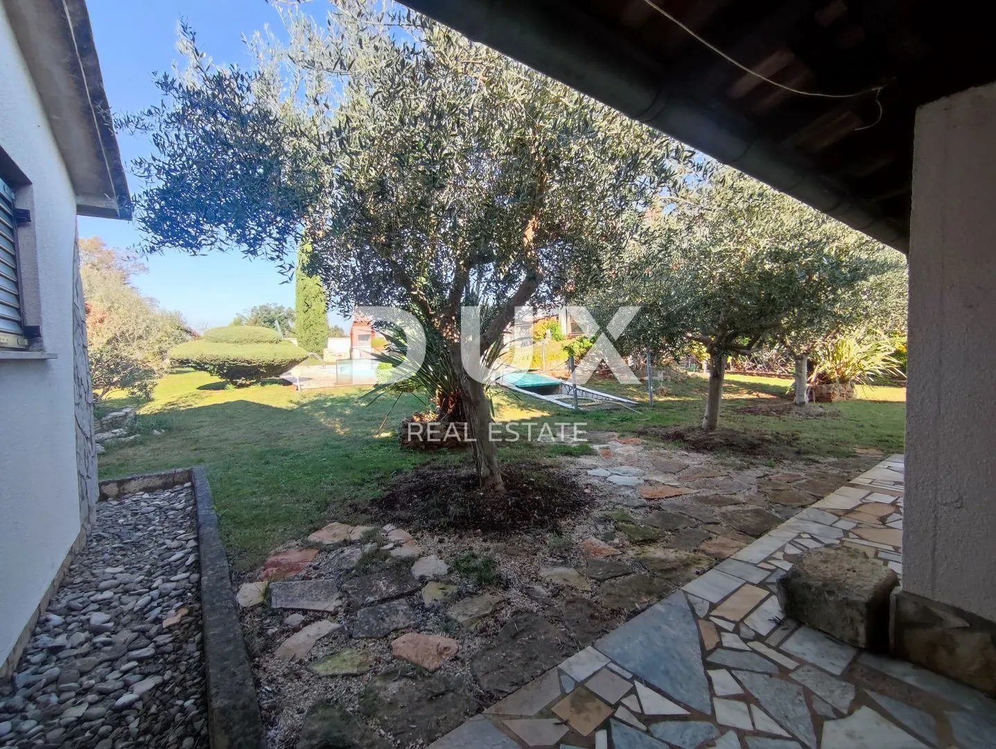 istra, pula, veli vrh - impozantna obiteljska vila nadomak grada - slika 157