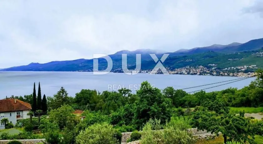 RIJEKA, COSTABELLA, BIVIO- građevinsko zemljište 2255m2 s pogledom na more za stambenu zgradu-stanove-apartmane/ obiteljsku kuću/ villu/ kuću za iznajmljivanje- odmor s bazenom