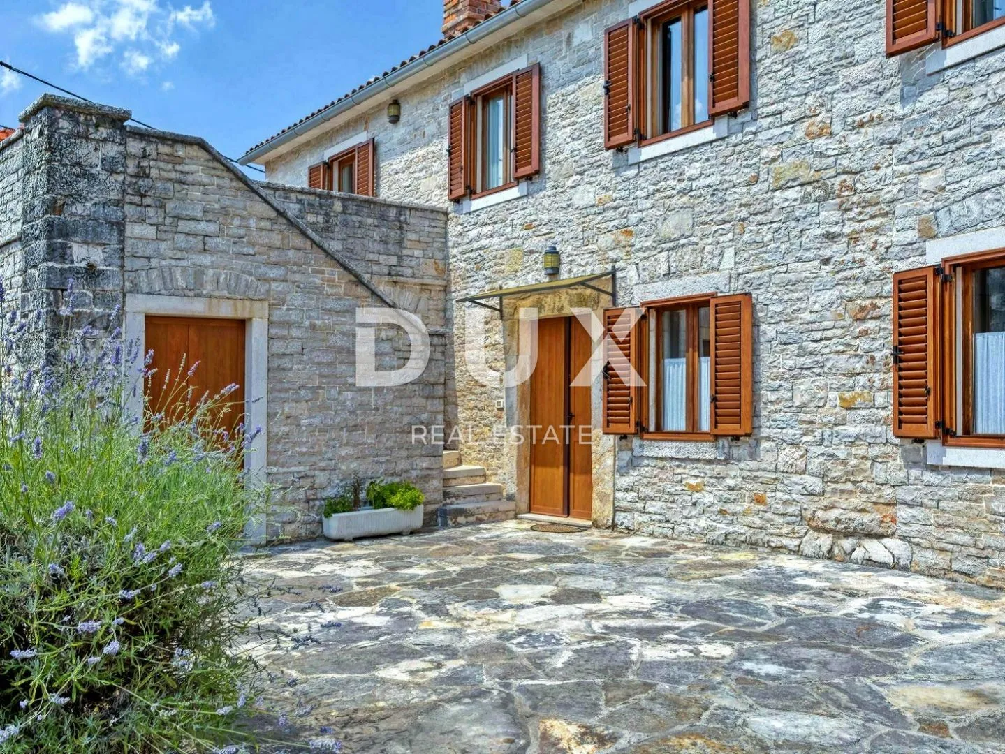 istra, tinjan - kamena autohtona vila - slika 28