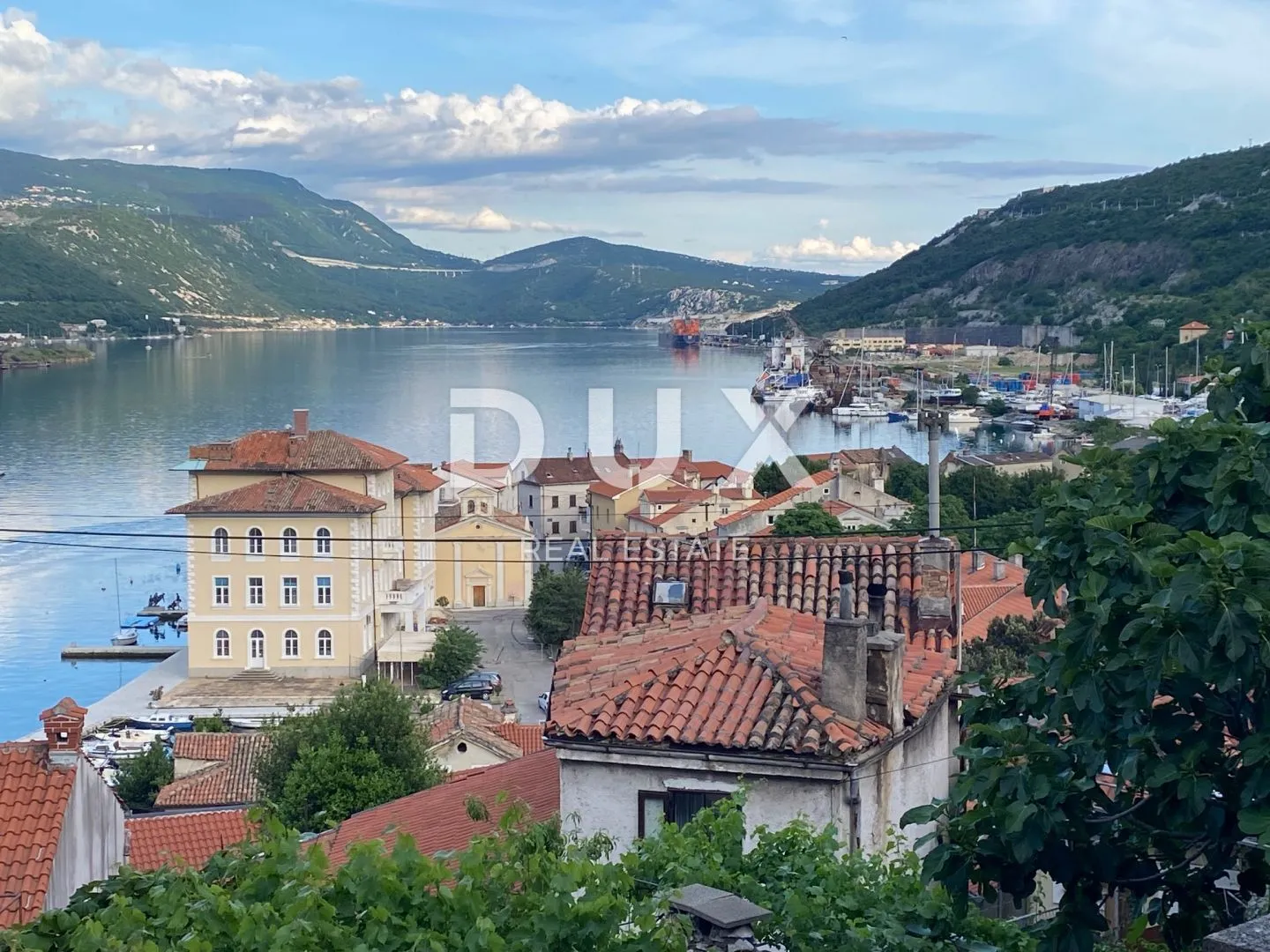 rijeka, bakar - kuća u strogom centru - samo 95 metara od mora! prilika! - slika 2