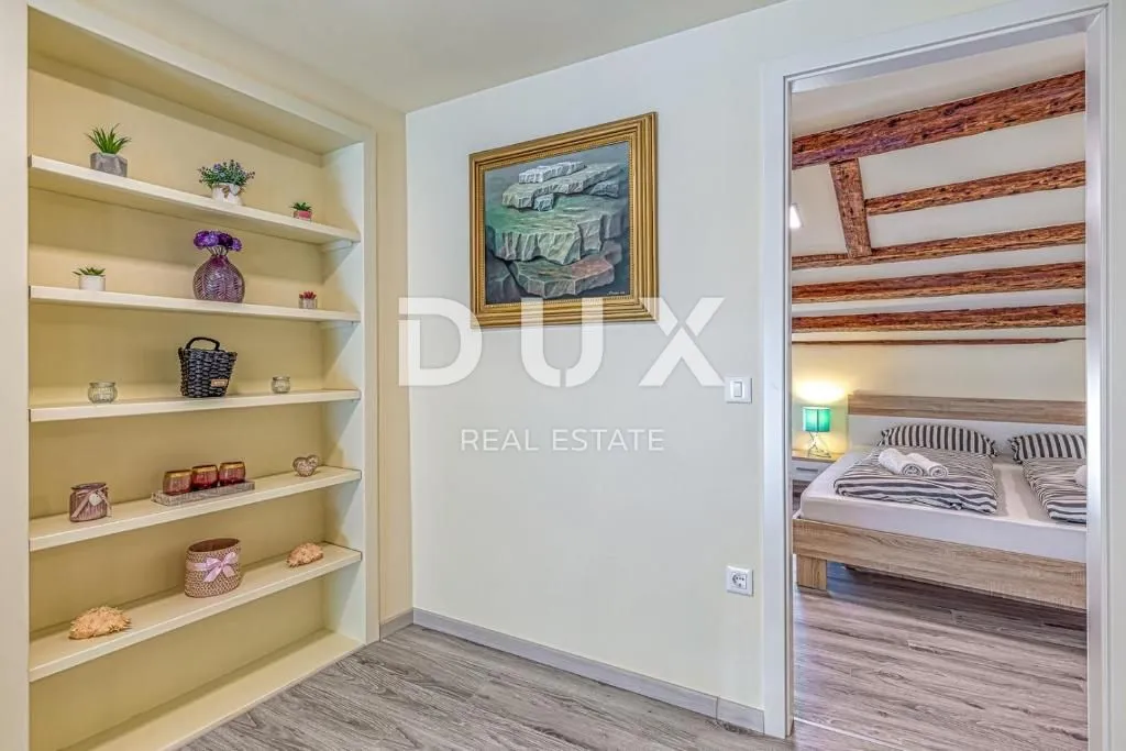 istra,poreč - ekskluzivna prilika, apartman prvi red do mora! - slika 11