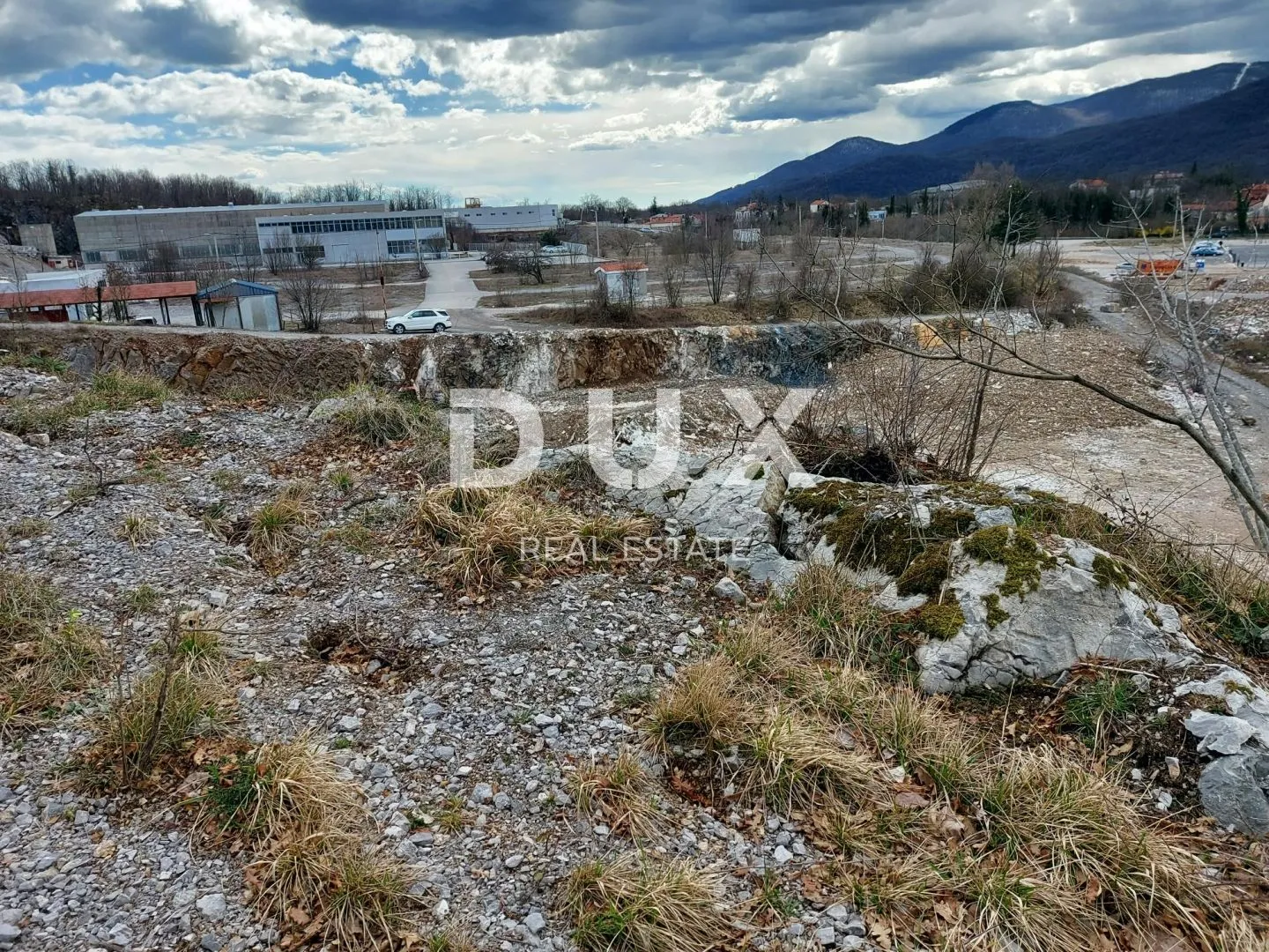permani - građevinski teren 1640 m2 za halu / poslovnu zgradu - slika 4