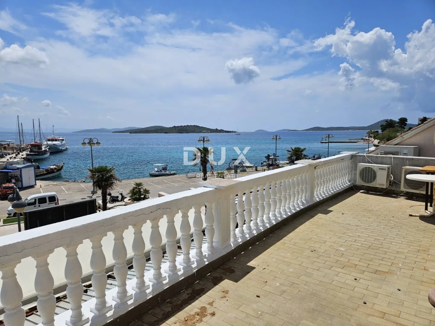 dalmacija, vodice - ekskluzivna nekretnina na rivi, kuća s restoranom u 1. redu do mora - slika 15