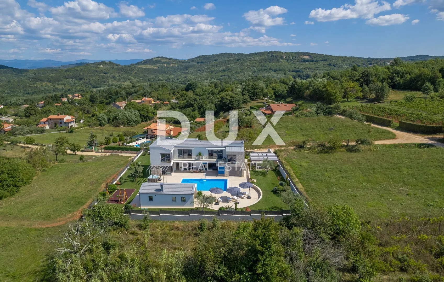 istra, motovun - impresivna luksuzna vila - slika 60