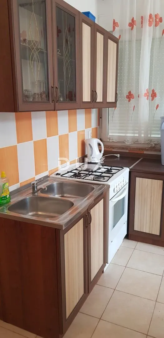 istra, ližnjan - kuća sa tri stana - slika 8