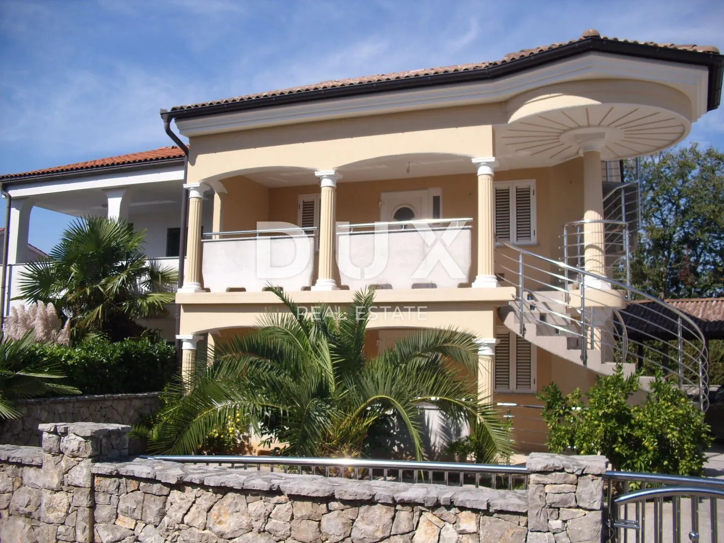 otok krk, malinska - kuća sa tri odvojene stambene jedinice - slika 2