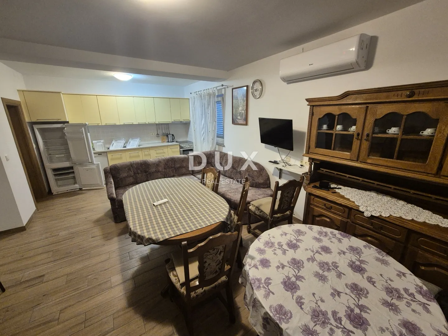 šibenik, pirovac – kuća s 3 stana i dvorištem, 300 m od mora - slika 25