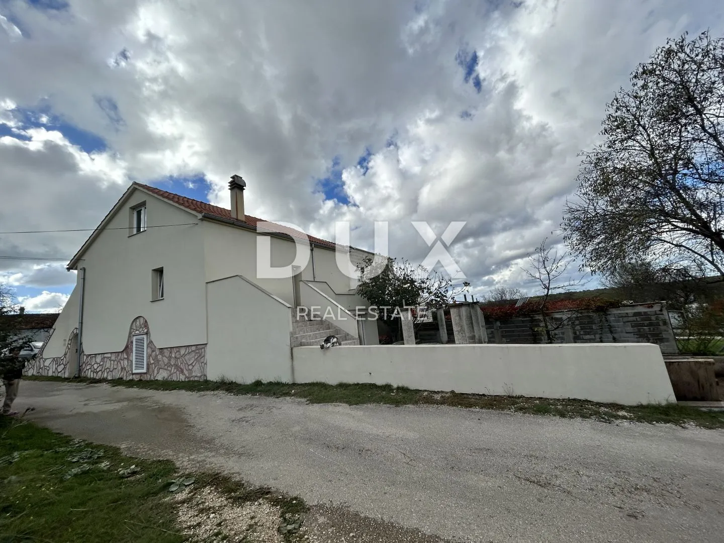 zadar, debeljak - prostrana kuća s pomoćnim objektom/apartmanom - slika 2