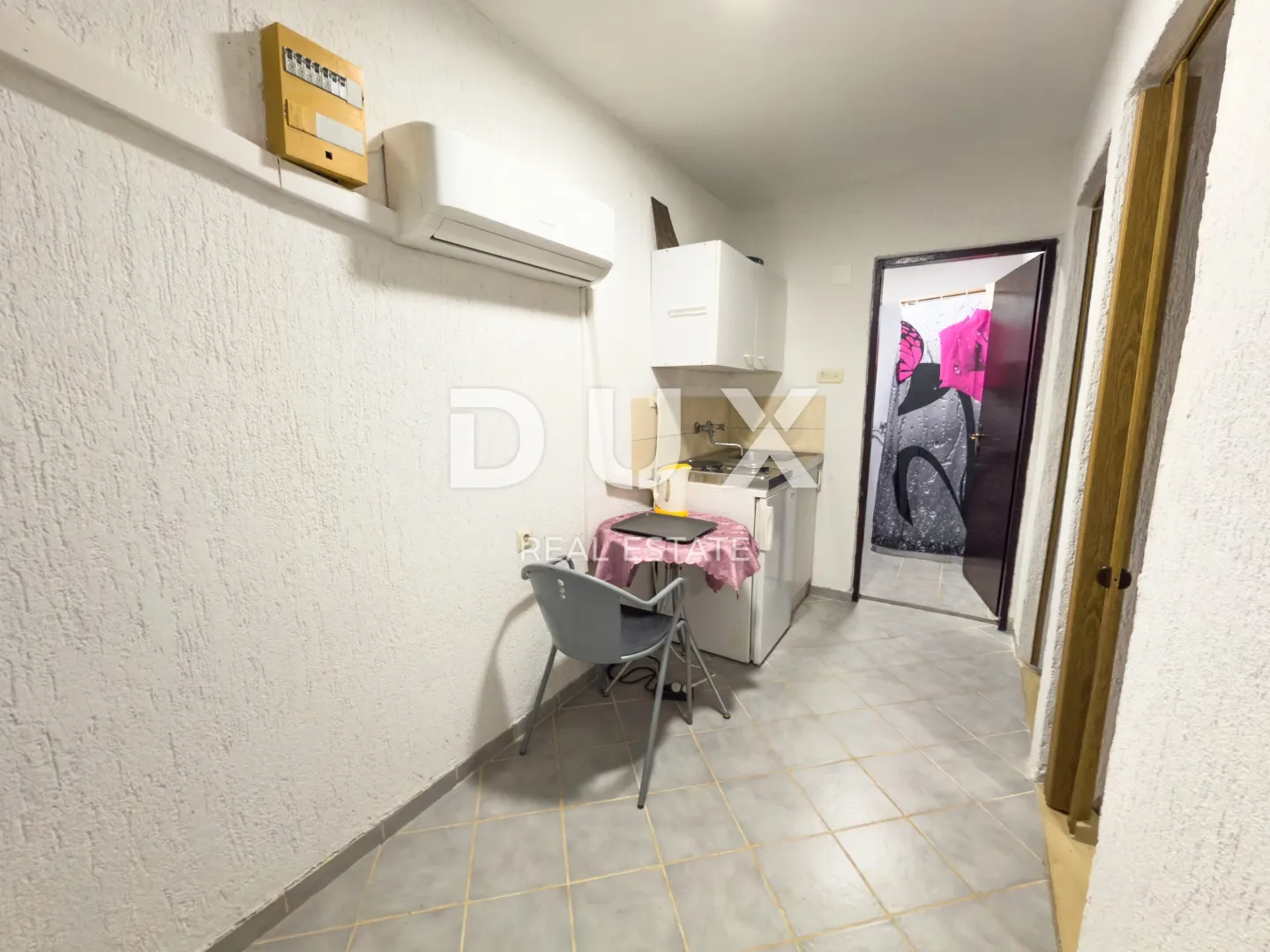 otok krk, baška - kuća s 5 apartmana i velikom okućnicom - slika 19