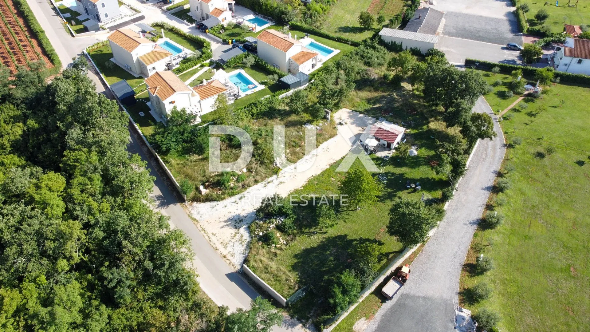 istra, poreč, okolica - građevinsko zemljište 741m2 u mirnom naselju - slika 2