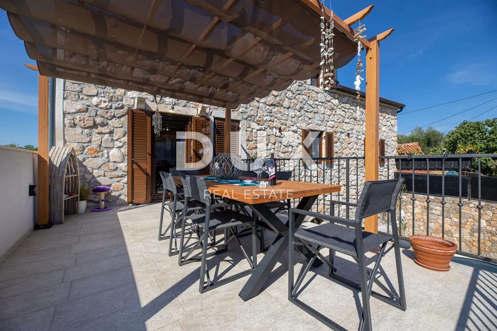 otok krk - luksuzna kamena vila s bazenom - slika 17