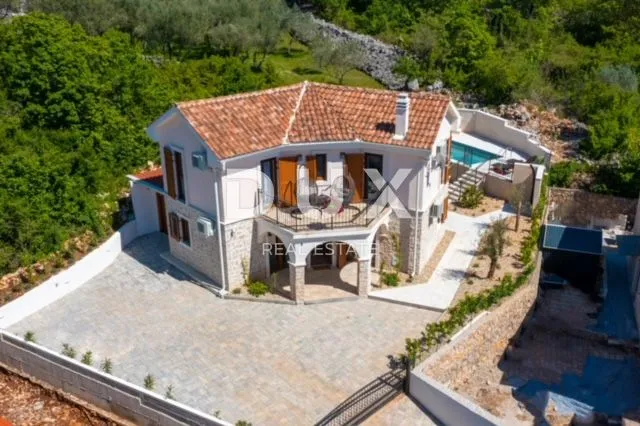 otok krk, malinska - samostojeća kuća s bazenom - slika 1