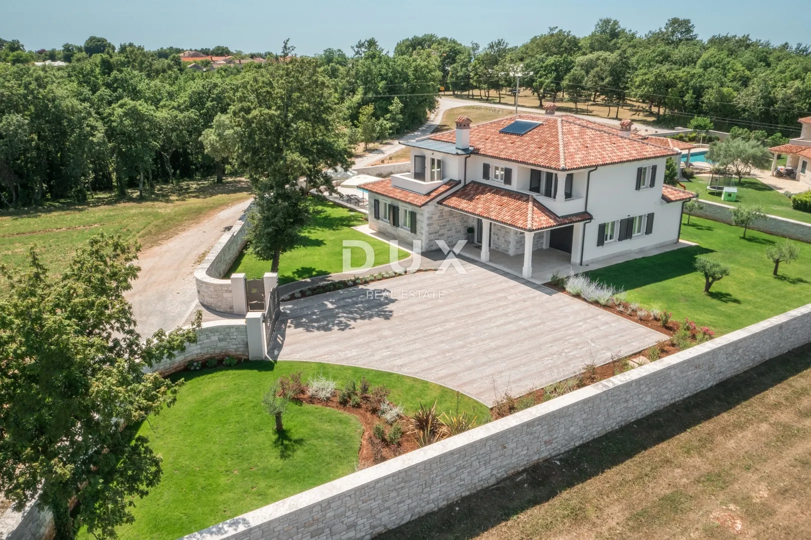 istra, tinjan - raskošna kuća s bazenom - slika 3