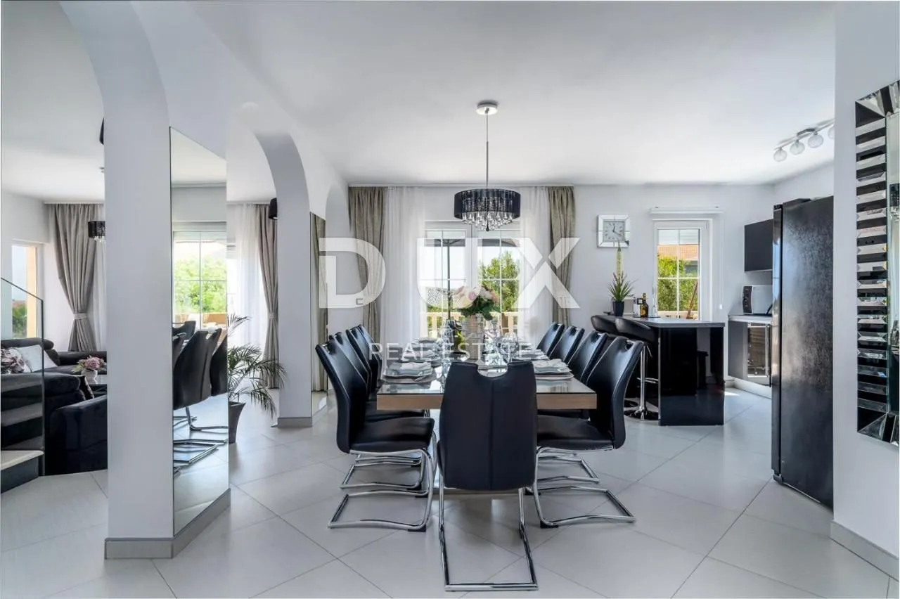 split, kaštel - predivna vila s bazenom i pogledom na more - slika 11