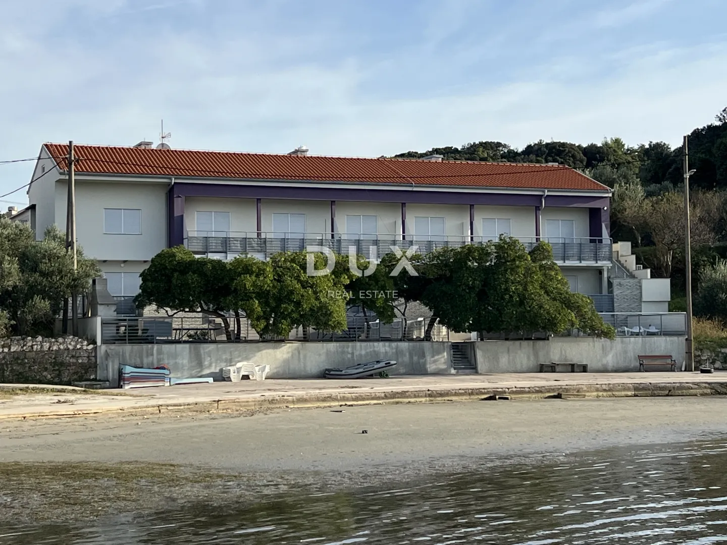 otok rab – unikatna nekretnina prvi red do mora - slika 15
