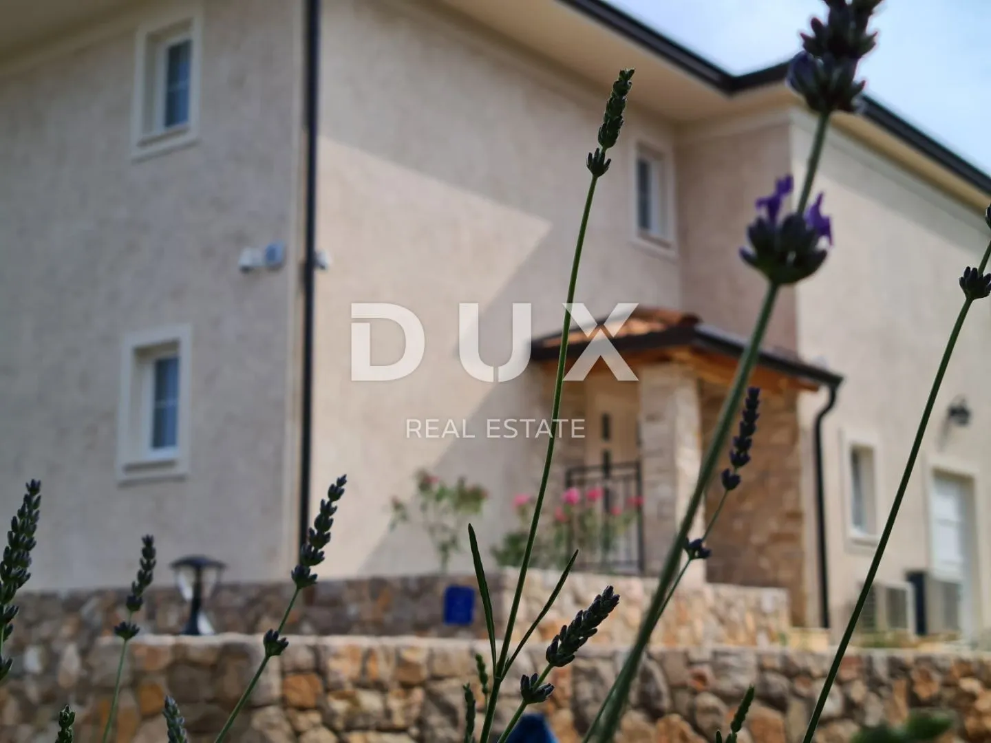 otok krk - mediteranska vila sa bazenom i velikom okućnicom - slika 3