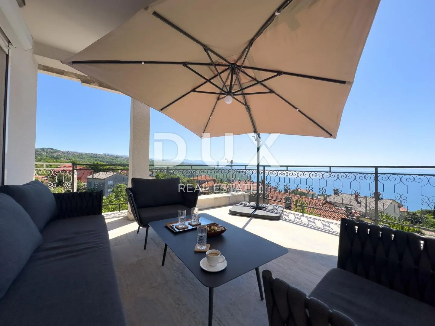 OPATIJA, POBRI - Prodaja dizajnerski uređenog stana s panoramskim pogledom na more - Pobri, Opatija