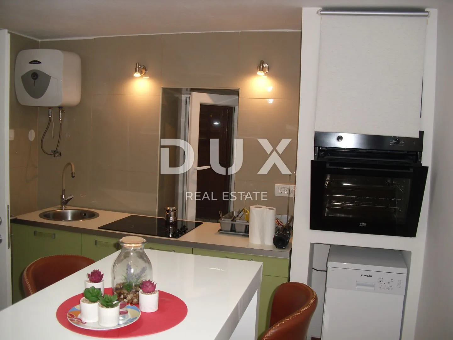 otok krk, punat - renovirani apartman sa terasom u centru - slika 11