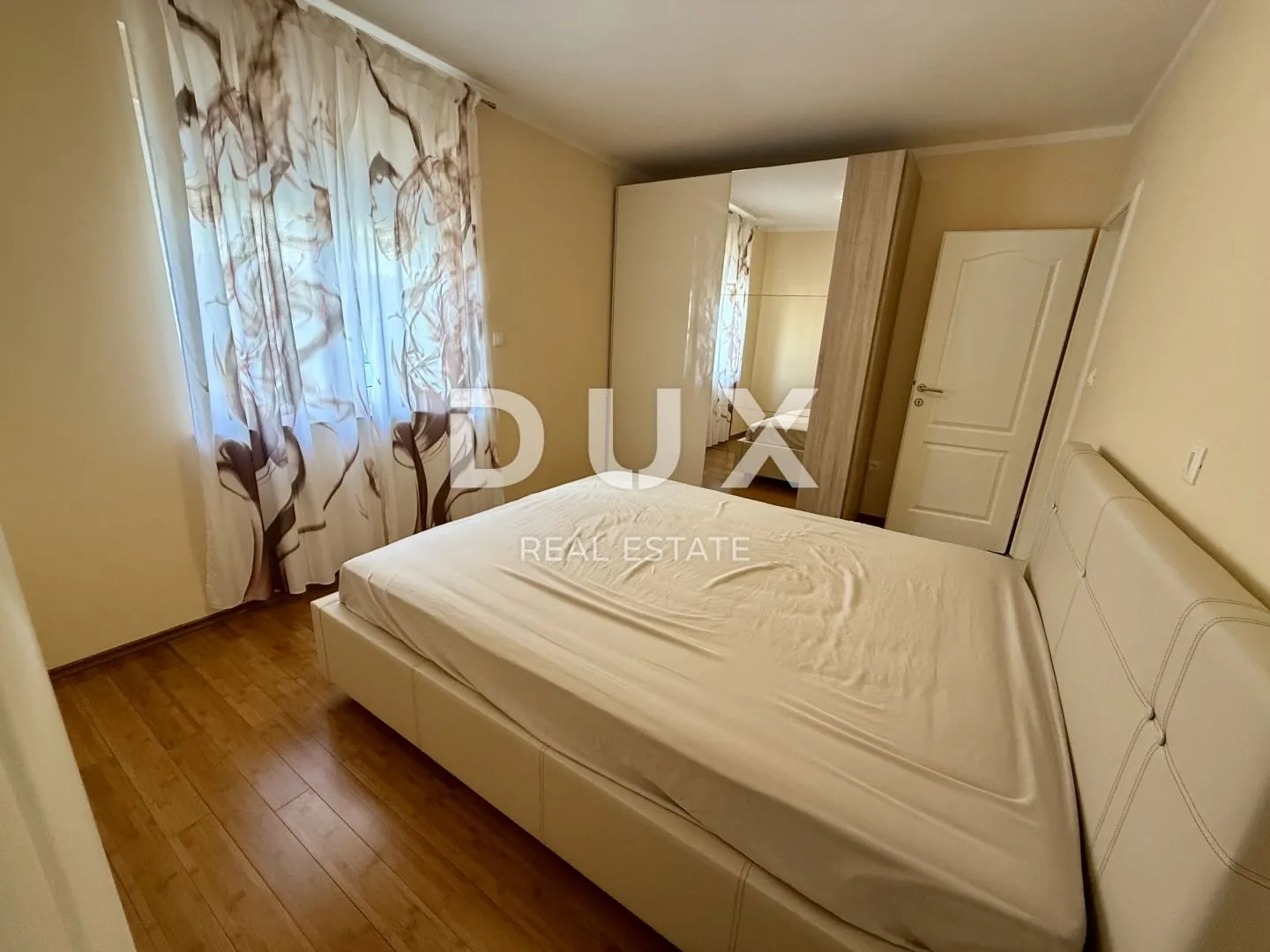 crikvenica - trosobni apartman s garažom! - slika 7