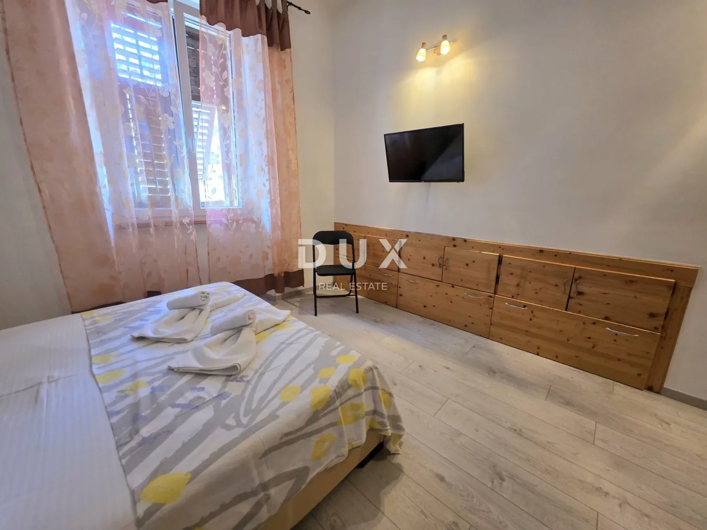 istra, pula - prodaja 2ss + db potpuno renoviran stan u centru grada - slika 12