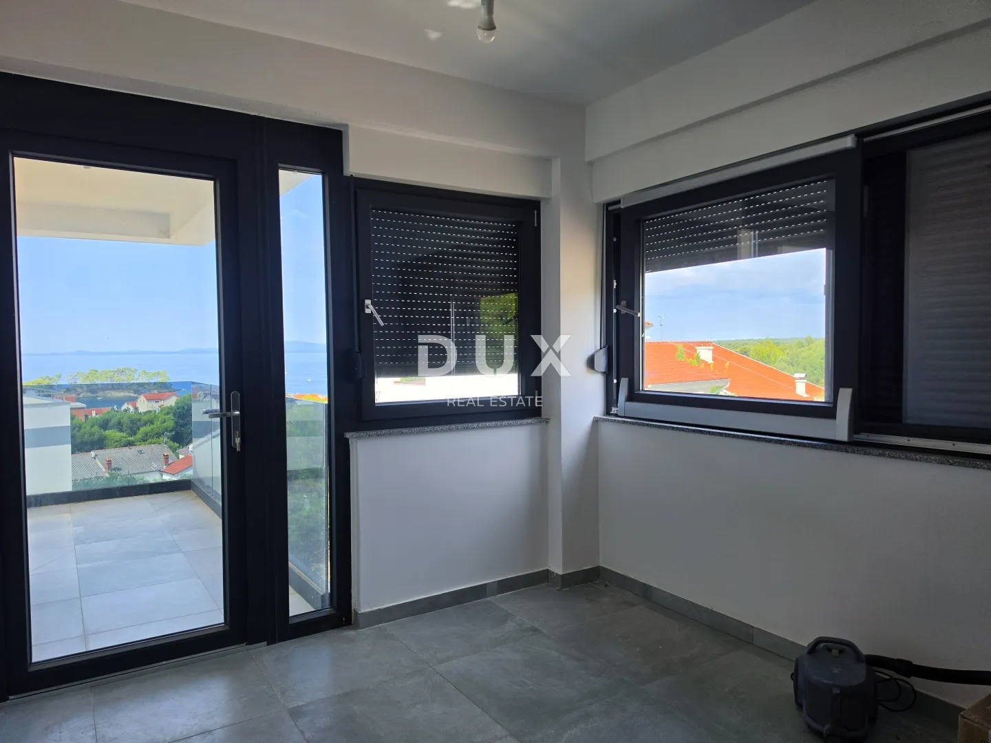 otok rab, banjol - luksuzni penthouse s 360° pogledom - slika 8