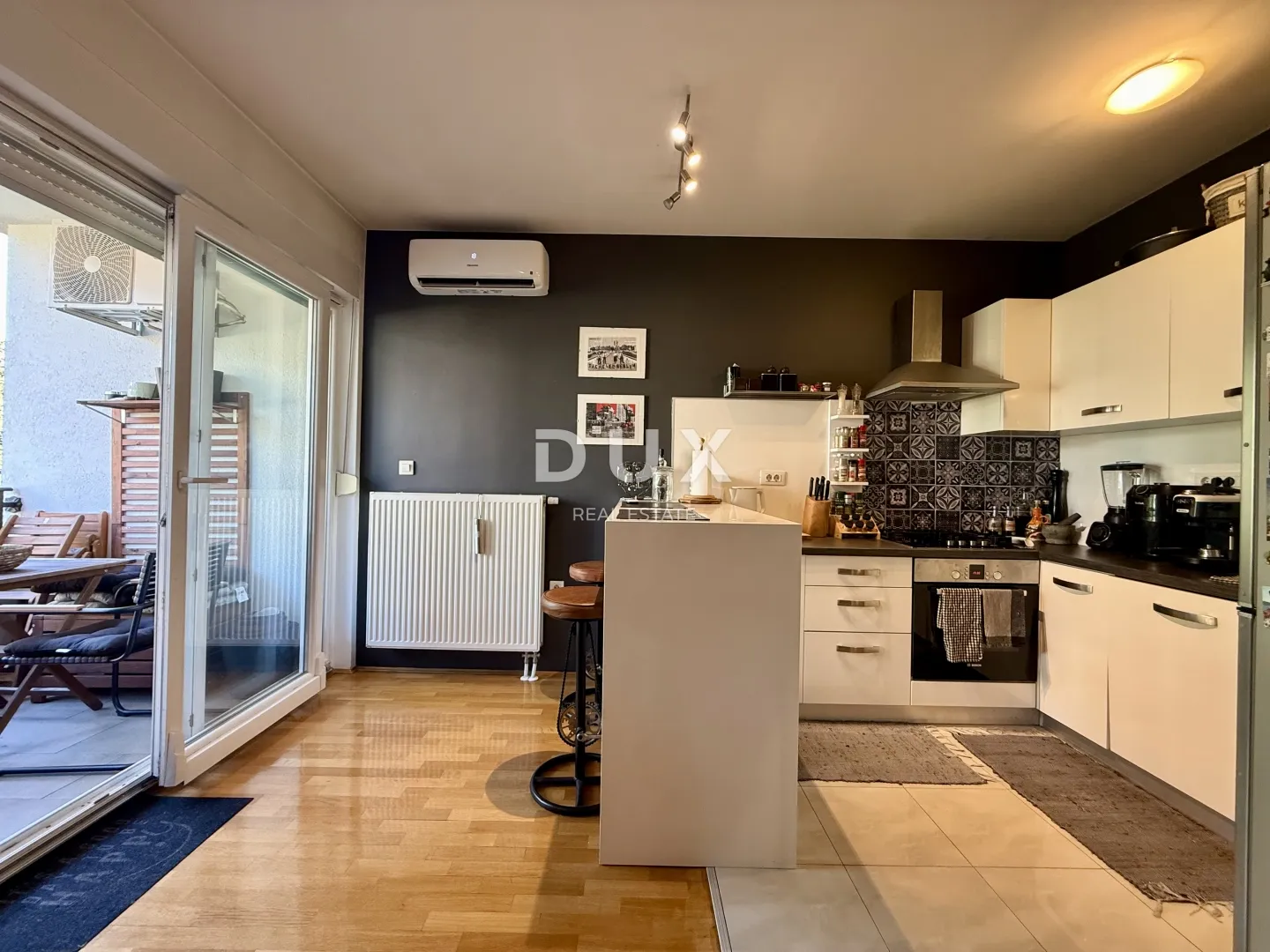 viškovo, centar, stan, 100 m2, 2 garažna mjesta, namješteno - slika 5